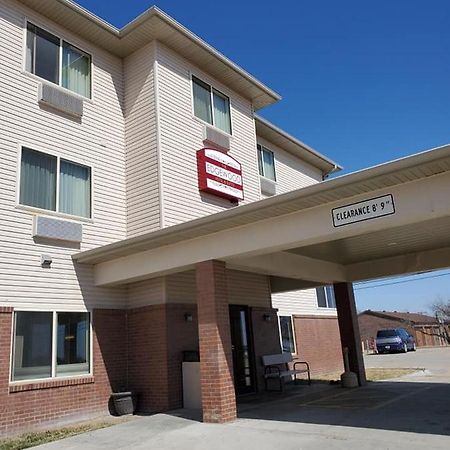The Edgewood Hotel And Suites Fairbury Esterno foto