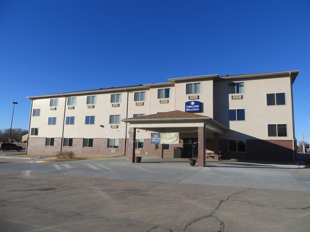 The Edgewood Hotel And Suites Fairbury Esterno foto