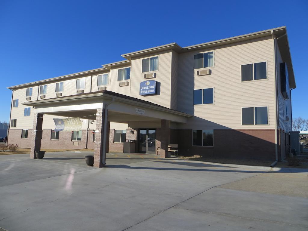 The Edgewood Hotel And Suites Fairbury Esterno foto