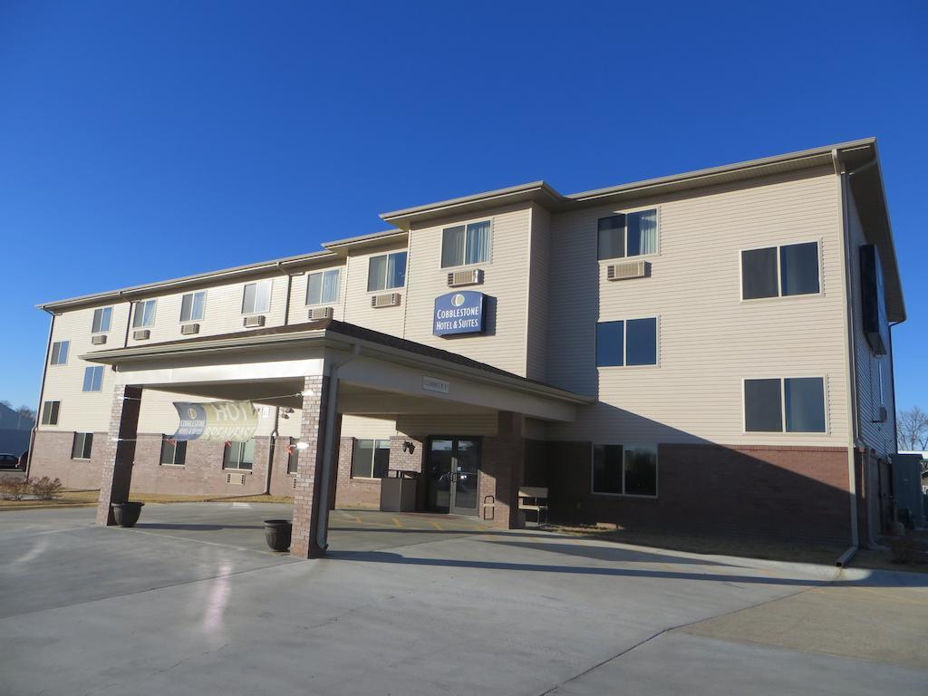 The Edgewood Hotel And Suites Fairbury Esterno foto