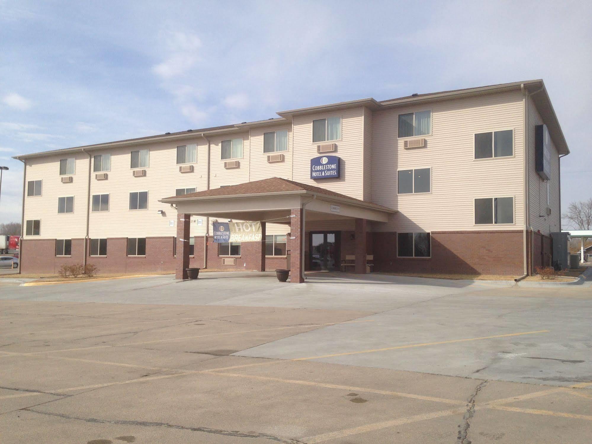 The Edgewood Hotel And Suites Fairbury Esterno foto