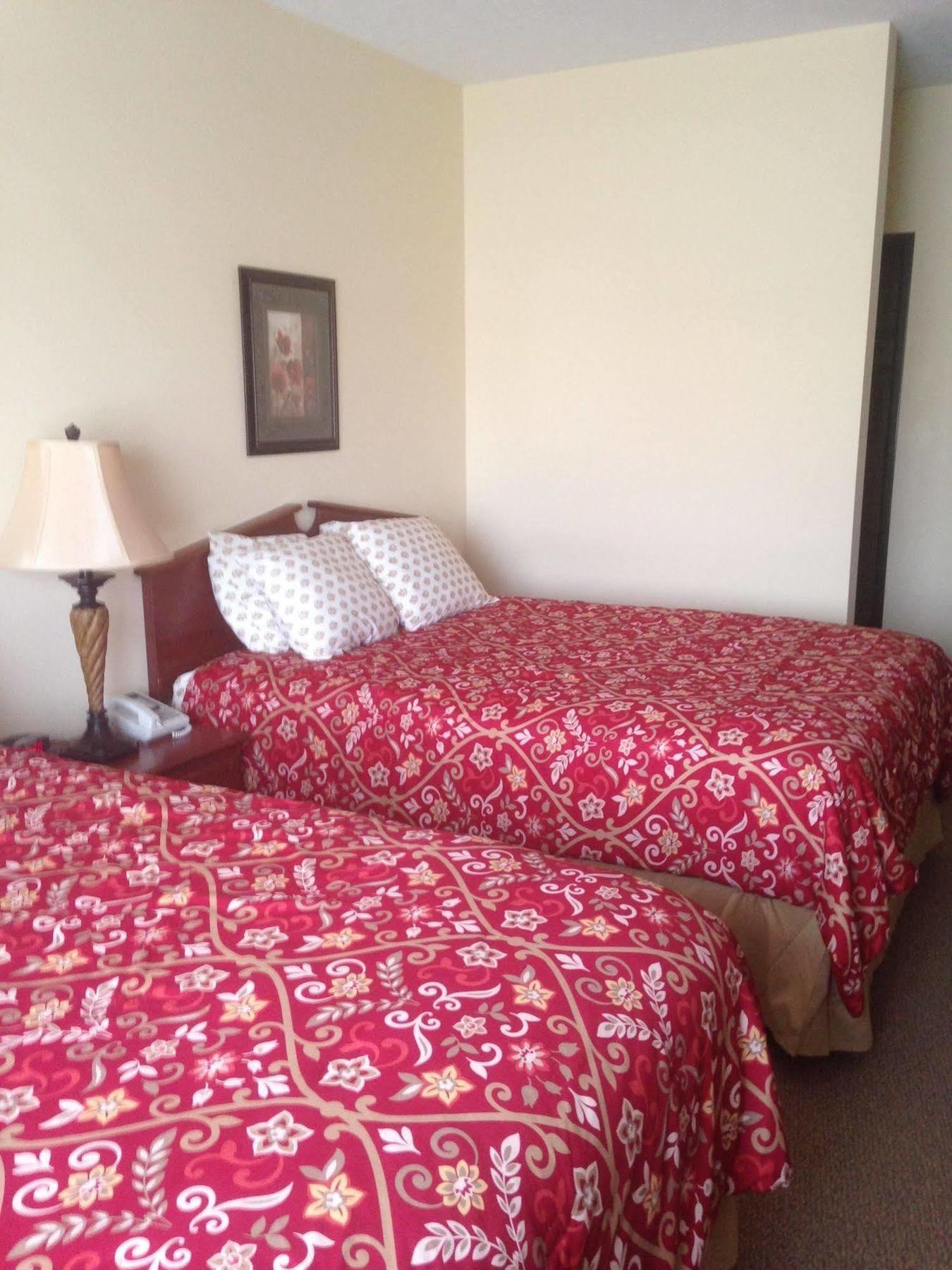 The Edgewood Hotel And Suites Fairbury Esterno foto