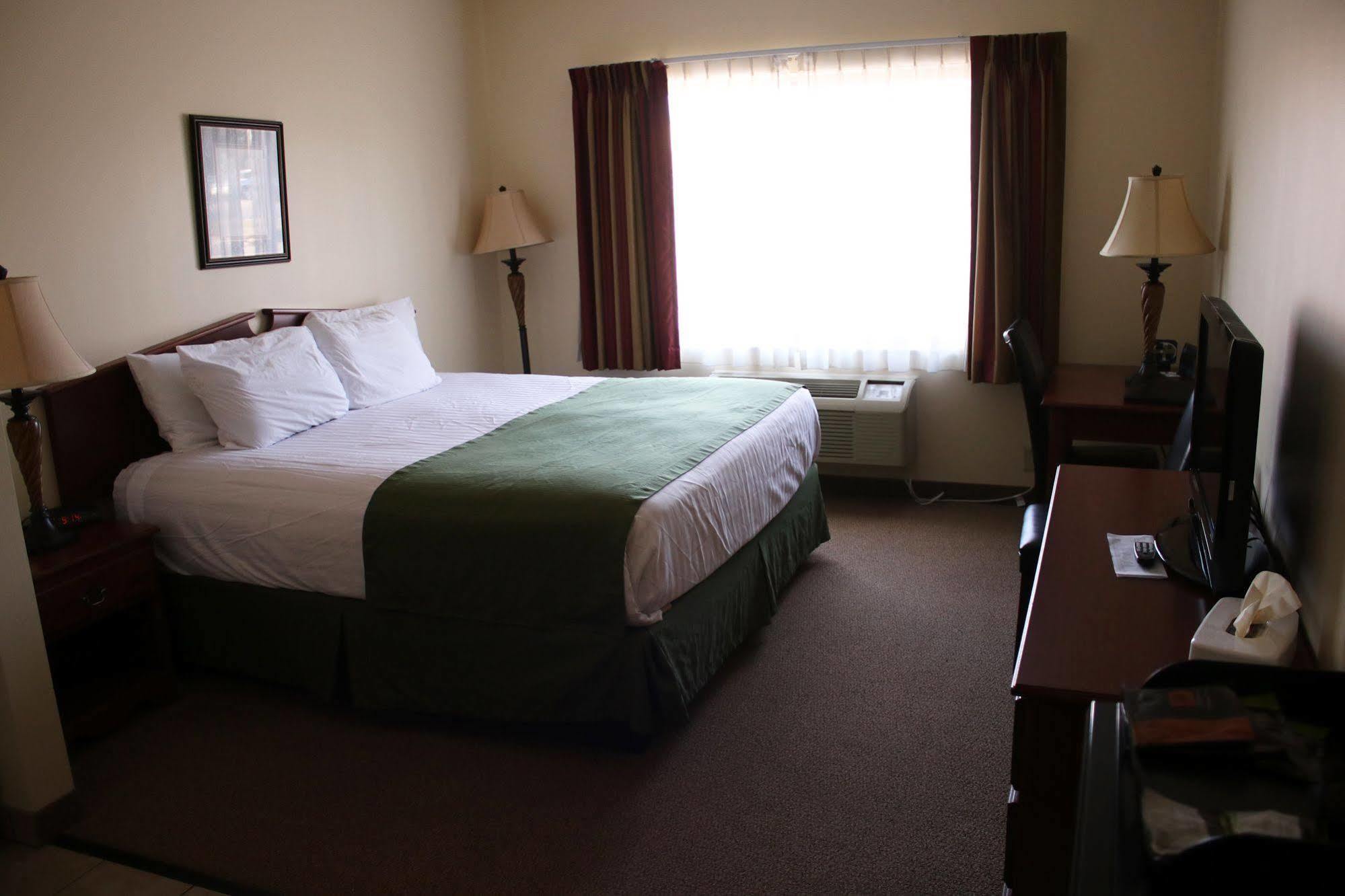 The Edgewood Hotel And Suites Fairbury Esterno foto