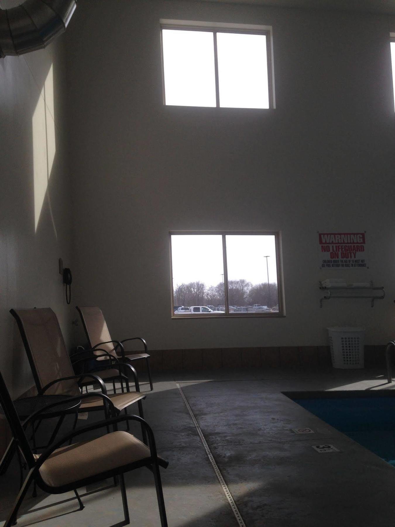 The Edgewood Hotel And Suites Fairbury Esterno foto