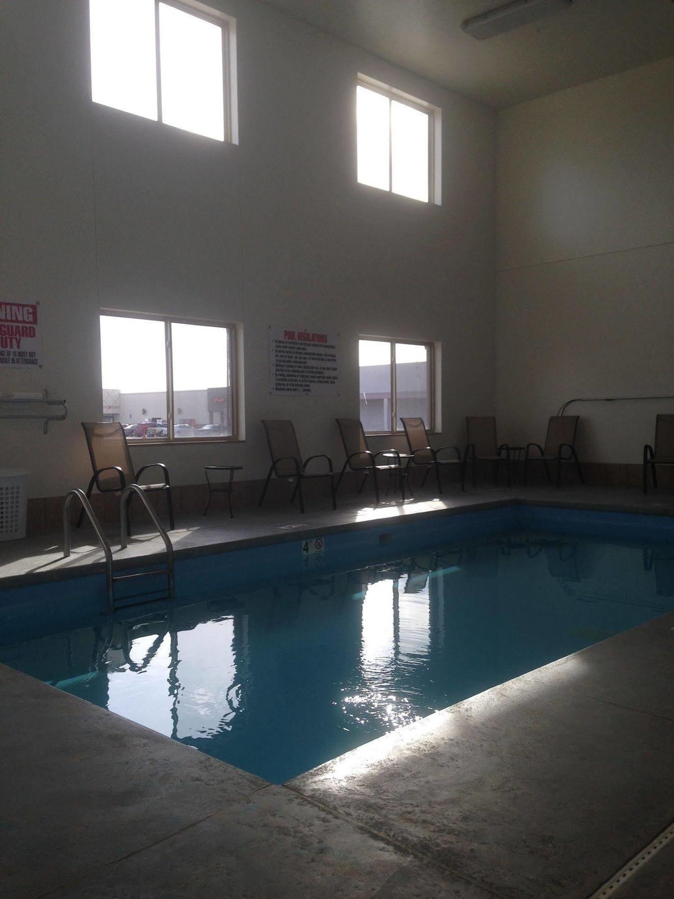 The Edgewood Hotel And Suites Fairbury Esterno foto