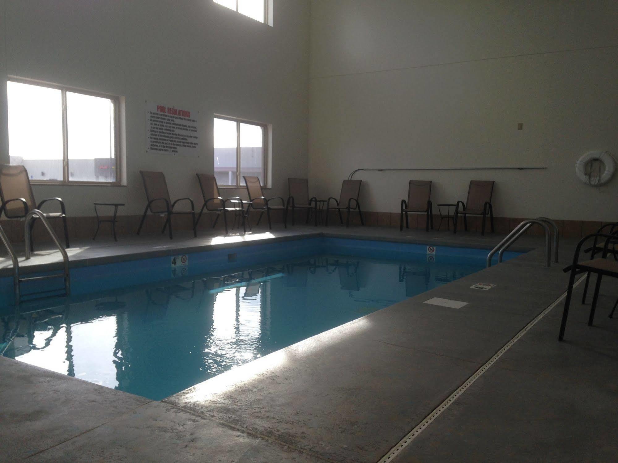 The Edgewood Hotel And Suites Fairbury Esterno foto
