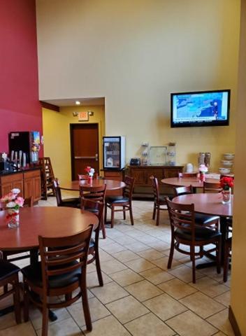The Edgewood Hotel And Suites Fairbury Esterno foto